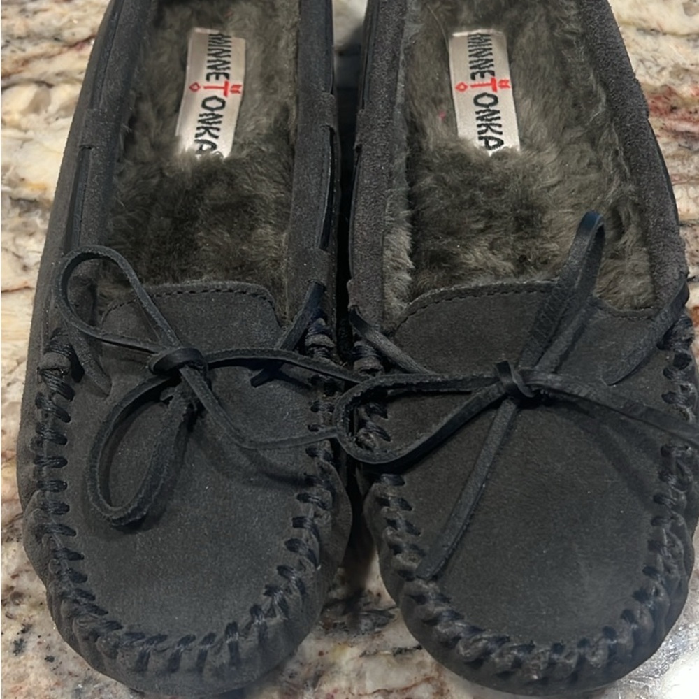 Minnetonka Women's Black Moccasins Women moccasins slippers